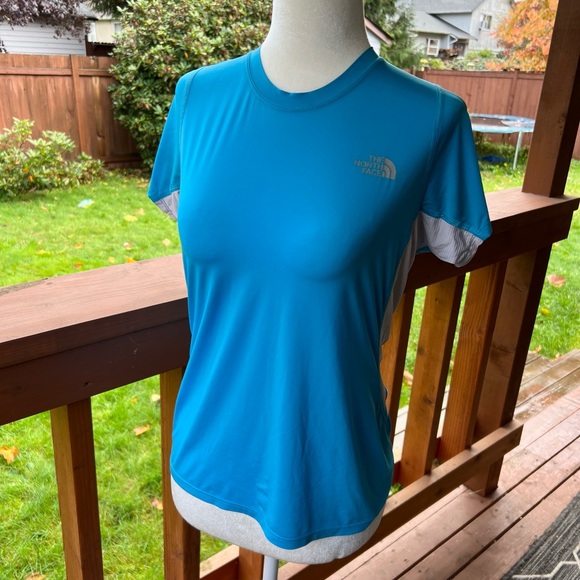 North Face Blue Flight Series Short Sleeve Lightweight Running Shirt Top Small - Picture 1 of 8